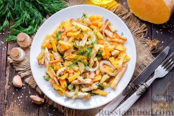 Жареная картошка с тыквой и курицей