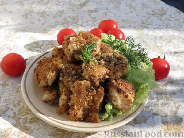 Рыба, жаренная в ореховой панировке