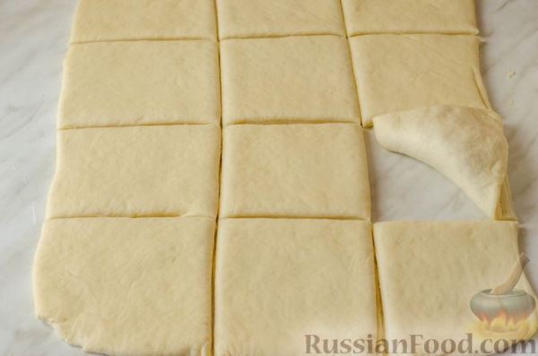 Дрожжевые пирожки с горохом и грибами (в духовке)