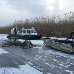 Браконьеры проиграли пограничникам в гонках на льду