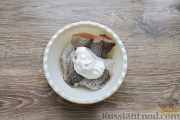 Треска, запечённая с картофелем, морковью и сыром