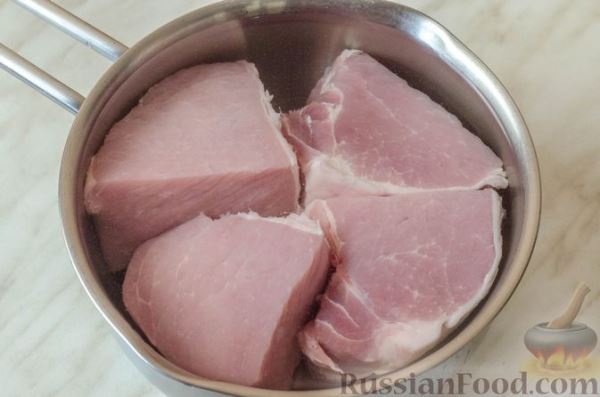 Дрожжевые пирожки-рулетики с мясом и черносливом
