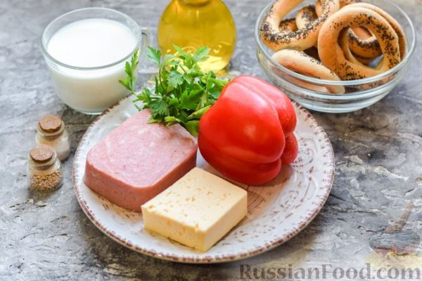 Сушки, запечённые с ветчиной, перцем и сыром