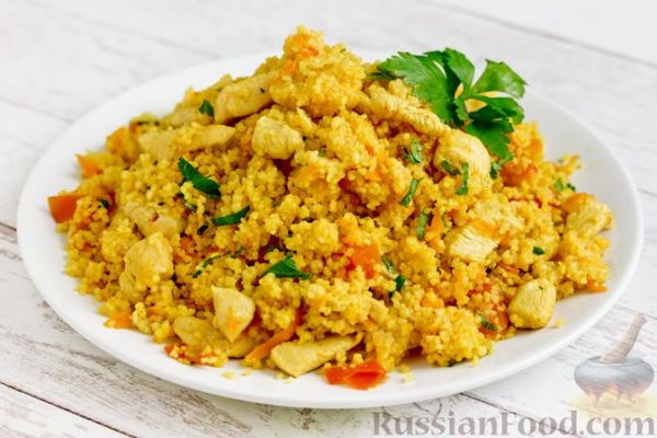Кускус с курицей и овощами, на сковороде