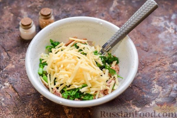 Картофельные котлеты с консервированным тунцом, сыром и зеленью
