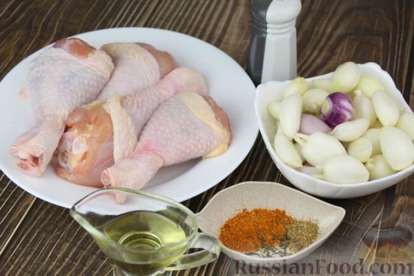 Куриные ножки, тушенные с луком