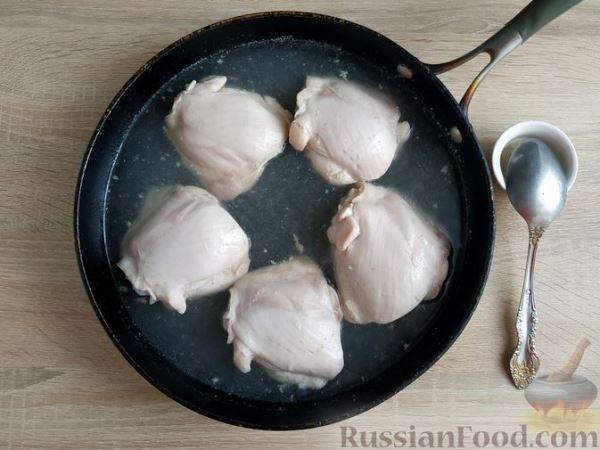Курица, тушенная с морковью