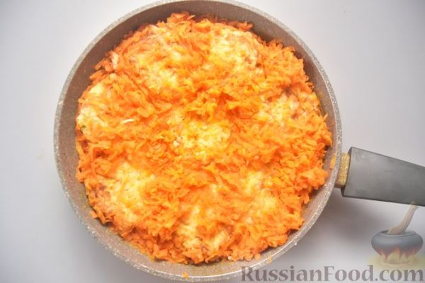 Тефтели с рисом, тушенные с морковью