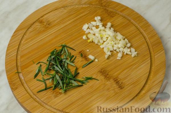 Треска, запечённая с картофелем и розмарином