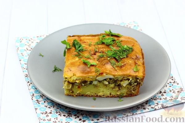 Манник с рыбой, отварными яйцами и майонезно-сметанной заливкой