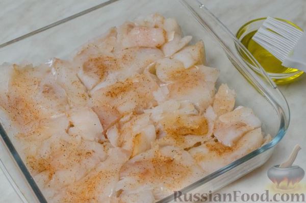Запечённая треска с помидорами черри в белом вине и сливках
