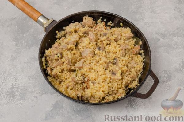 Булгур со свининой и грибами (на сковороде)