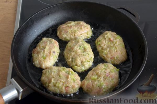 Рыбные котлеты с брокколи