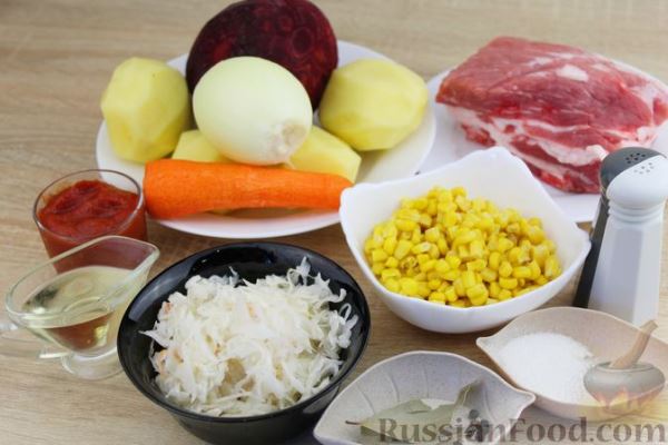 Красный борщ со свиными рёбрами, квашеной капустой и кукурузой