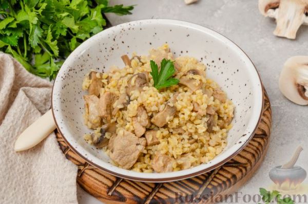 Булгур со свининой и грибами (на сковороде)