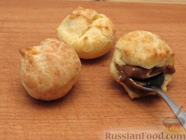 Профитроли с варёной сгущёнкой