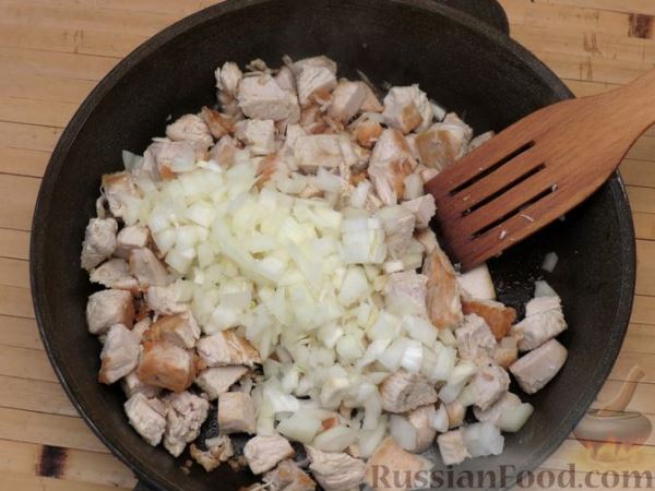 Индейка, тушенная с грибами и сметаной