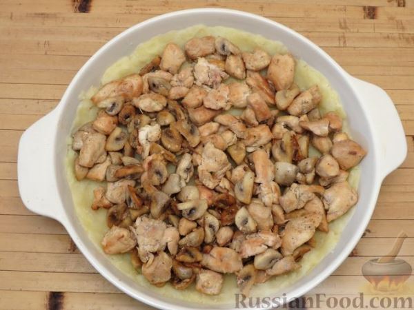 Картофельная запеканка с курицей, черемшой и сыром