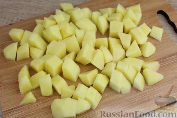 Красный борщ со свиными рёбрами, квашеной капустой и кукурузой