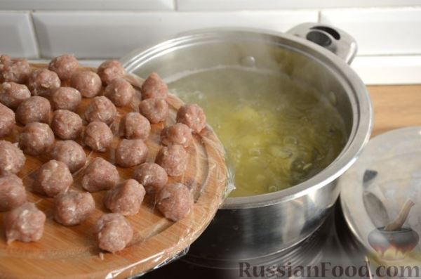 Суп с фрикадельками и консервированной фасолью