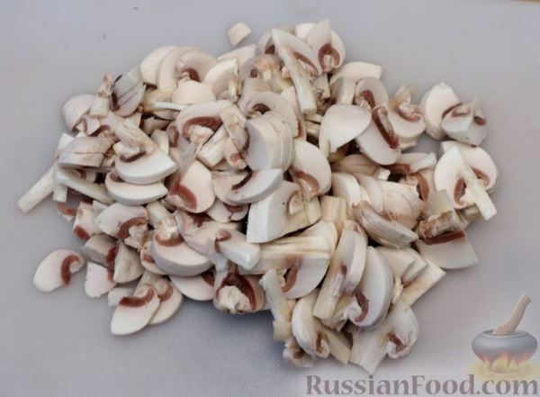 Индейка, тушенная с грибами и сметаной