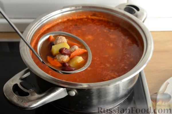 Суп с фрикадельками и консервированной фасолью