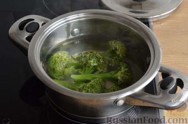Рыбные котлеты с брокколи