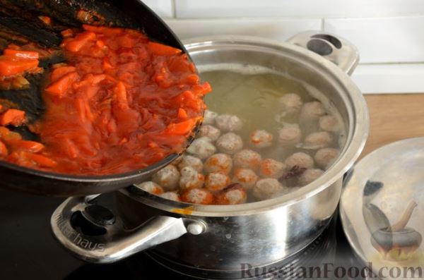 Суп с фрикадельками и консервированной фасолью