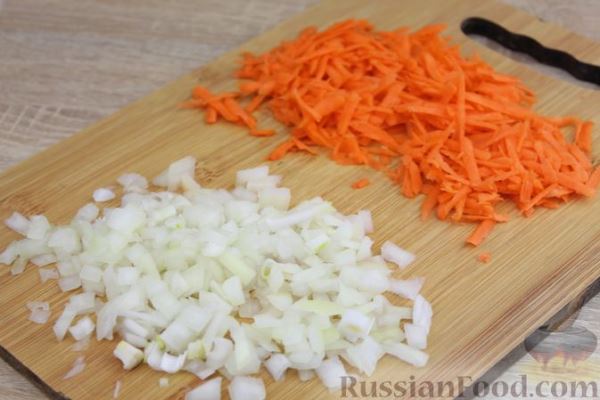 Красный борщ со свиными рёбрами, квашеной капустой и кукурузой