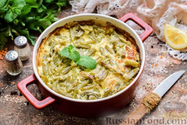 Минтай, запечённый со стручковой фасолью, в сметанно-молочной заливке с майонезом