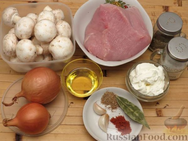 Индейка, тушенная с грибами и сметаной